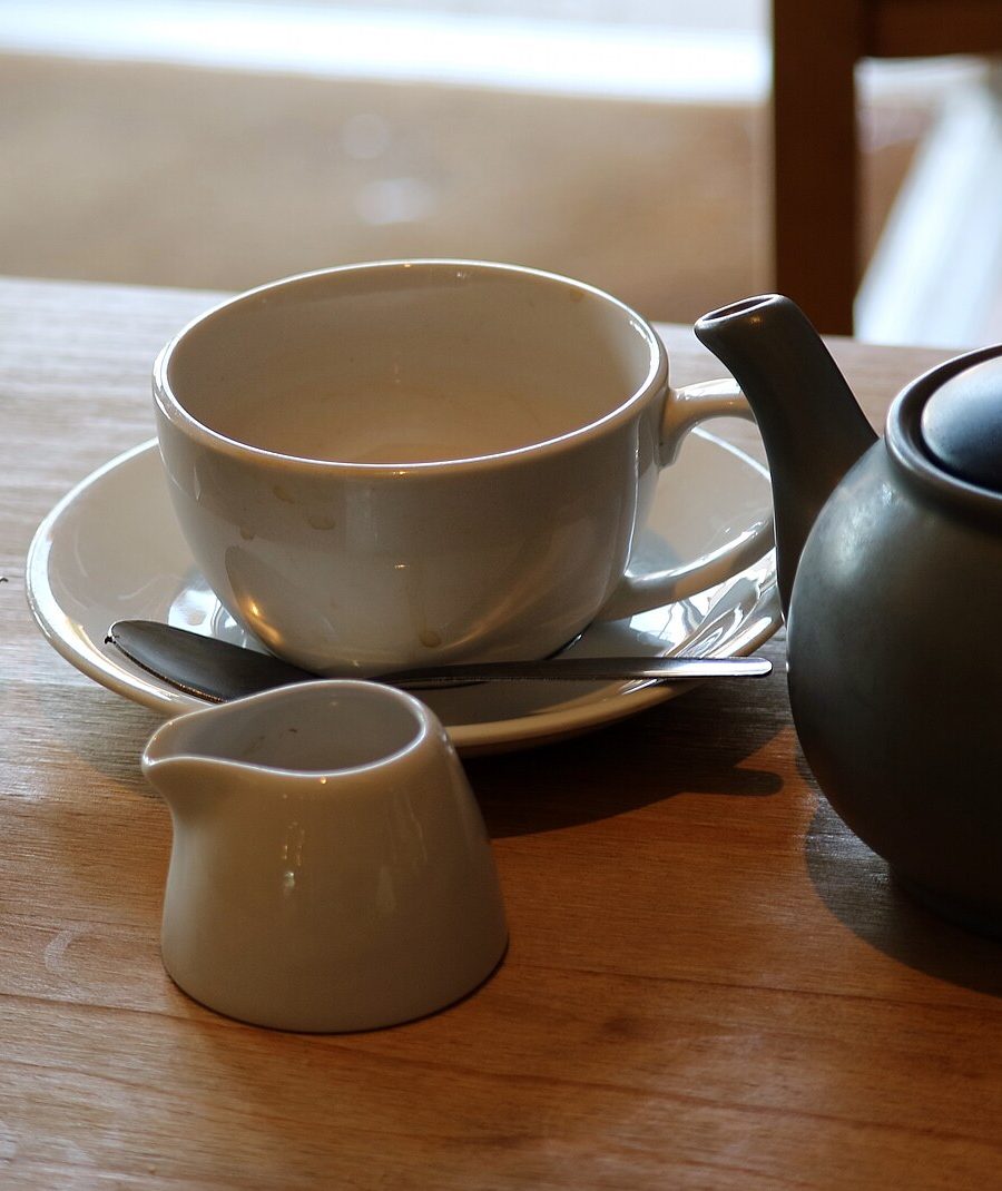Tea tasting counter with cups and loose-leaf tea